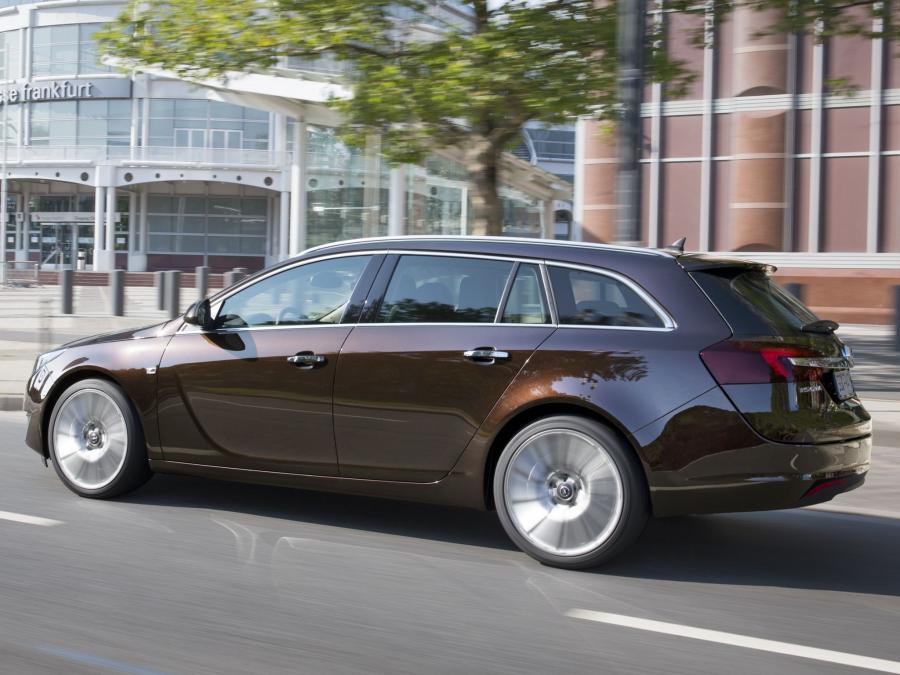  Opel Insignia Sports Tourer 2013 года  (фото 2 из 15)
